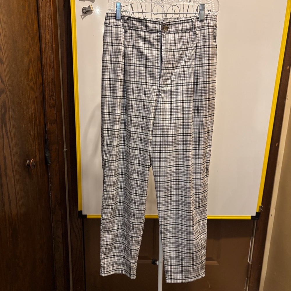 Hollister women’s Black and White‎ Plaid Dress Pants